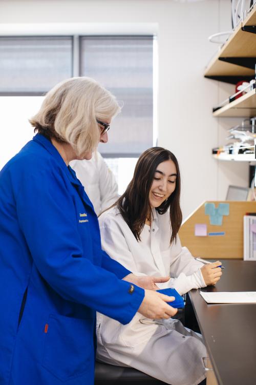 Dr. Samantha Butler and Talin Demirjie in Butler’s lab at UCLA.