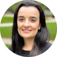 Headshot of Debora Sobreira