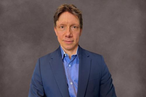 UCLA scientist Steve Horvath smiles for a headshot.