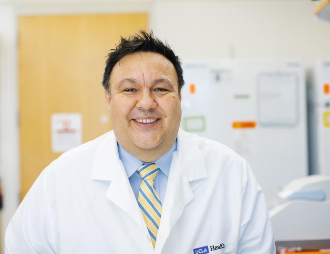 A headshot of Dr. Steven Jonas in the lab at UCLA