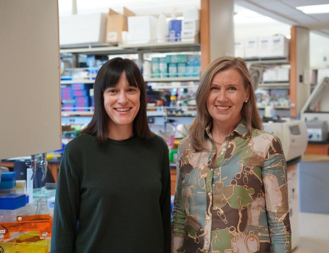 Hanna Mikkola and Julia Aguade Gorgorio smile in a UCLA lab