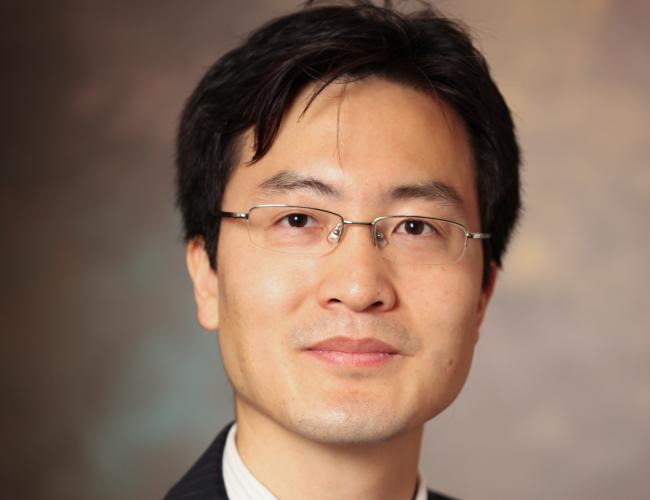 Dr. In-Hyun Park smiles for a headshot.