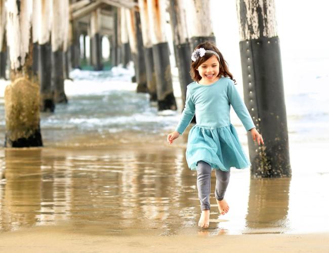 Photograph of Evangelina Vaccaro running at the beach
