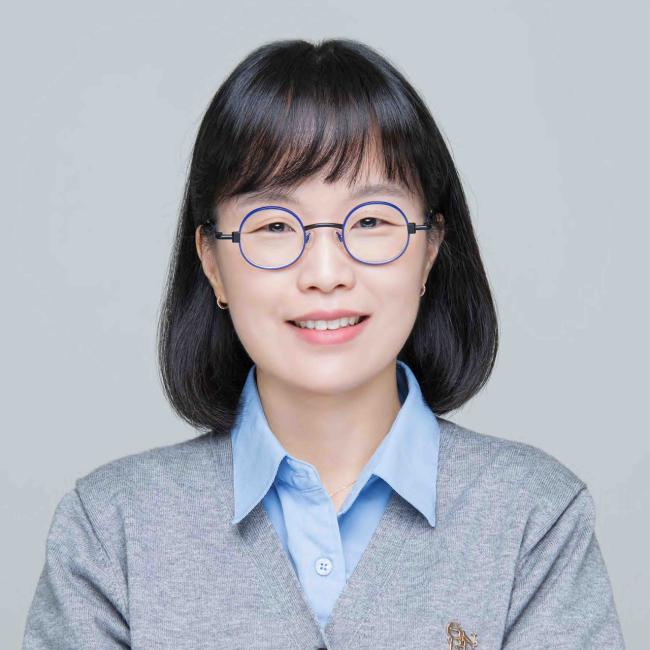 Shim, Jiwon smiles for a headshot