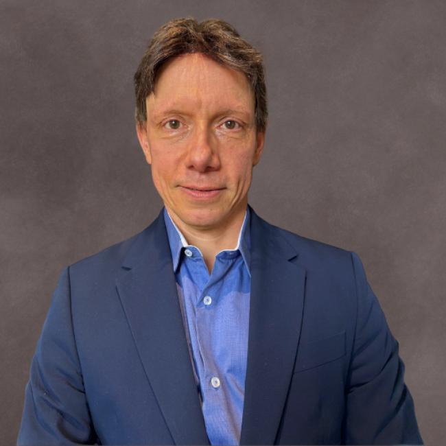 UCLA scientist Steve Horvath smiles for a headshot.