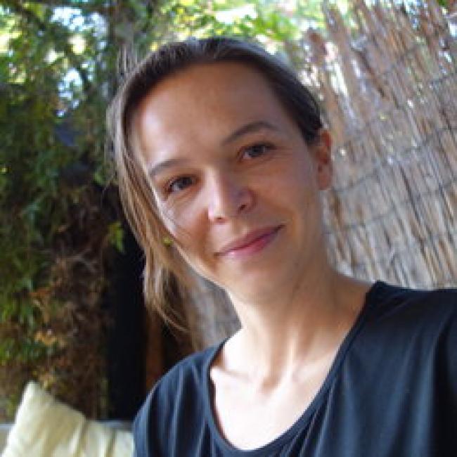 Nichterwitz, Susanne smiles in a photo.