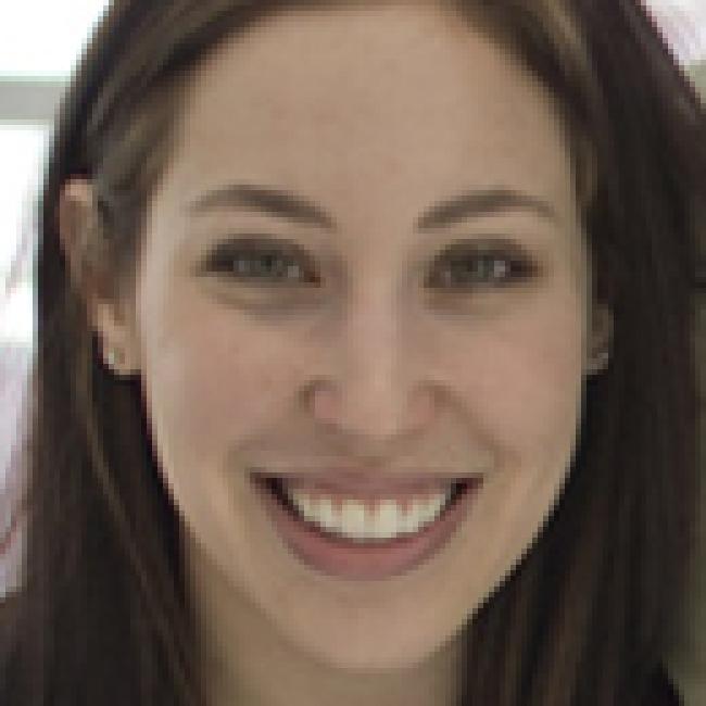 suzanne shapira smiles for a headshot